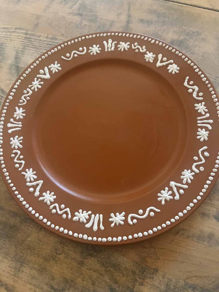 Christmas Craft: Gingerbread plate charger DIY {a la Pottery Barn} puffy paint scrolls finished