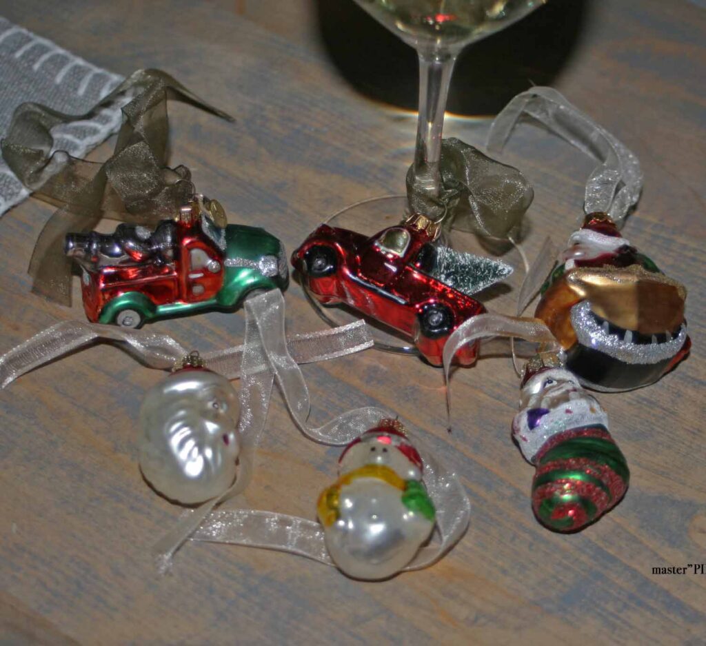 wine charm DIY for New years with Christmas glass ornaments DIY