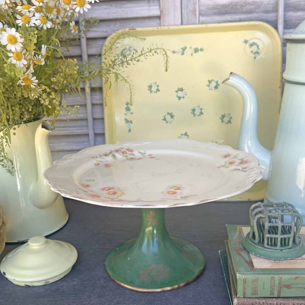 DIY Amazing Pedestals: The thrifted plate glow-up feature