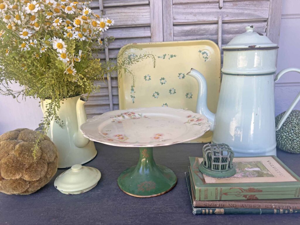 DIY Amazing Pedestals: The thrifted plate glow-up styled