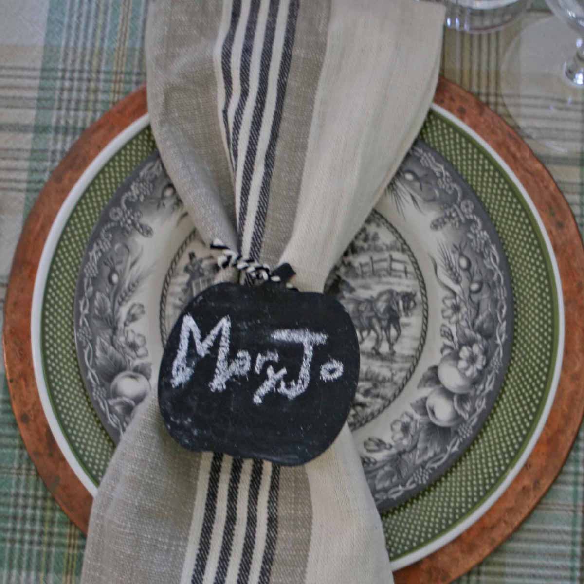 chalkboard pumpkin tag DIY as napkin ring and place card holder