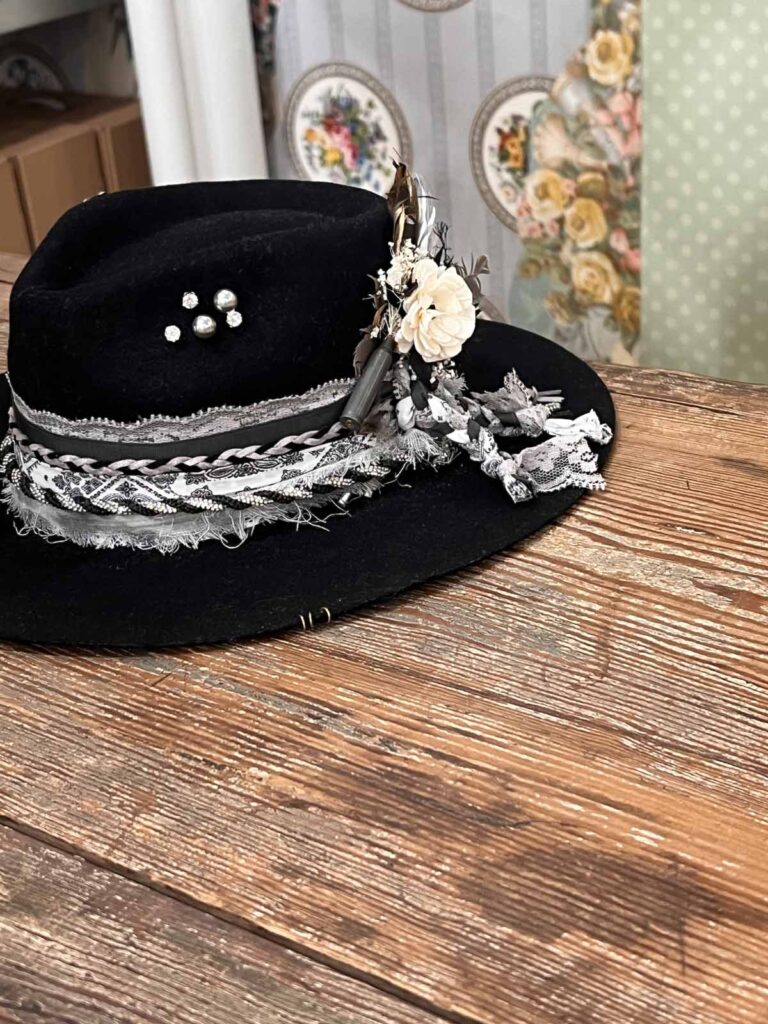 Get the 411 on visiting Nashville, TN Straw Cowboy hat