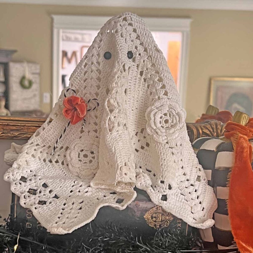 How to transform a thrifted Doily into Casper the friendly ghost for Halloween DIY